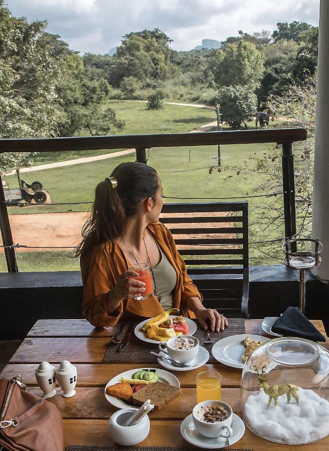 The Elephant Corridor Hotel Sigiriya Exterior foto