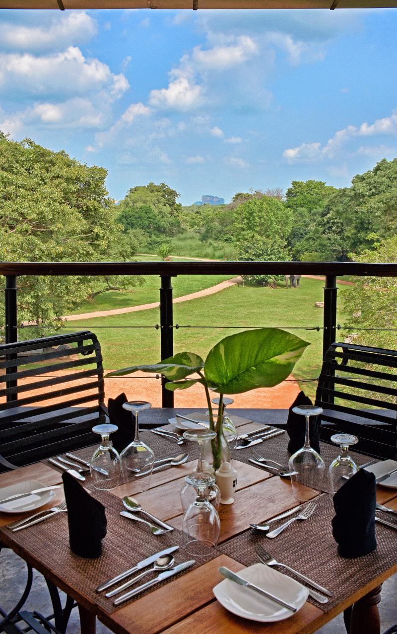 The Elephant Corridor Hotel Sigiriya Exterior foto